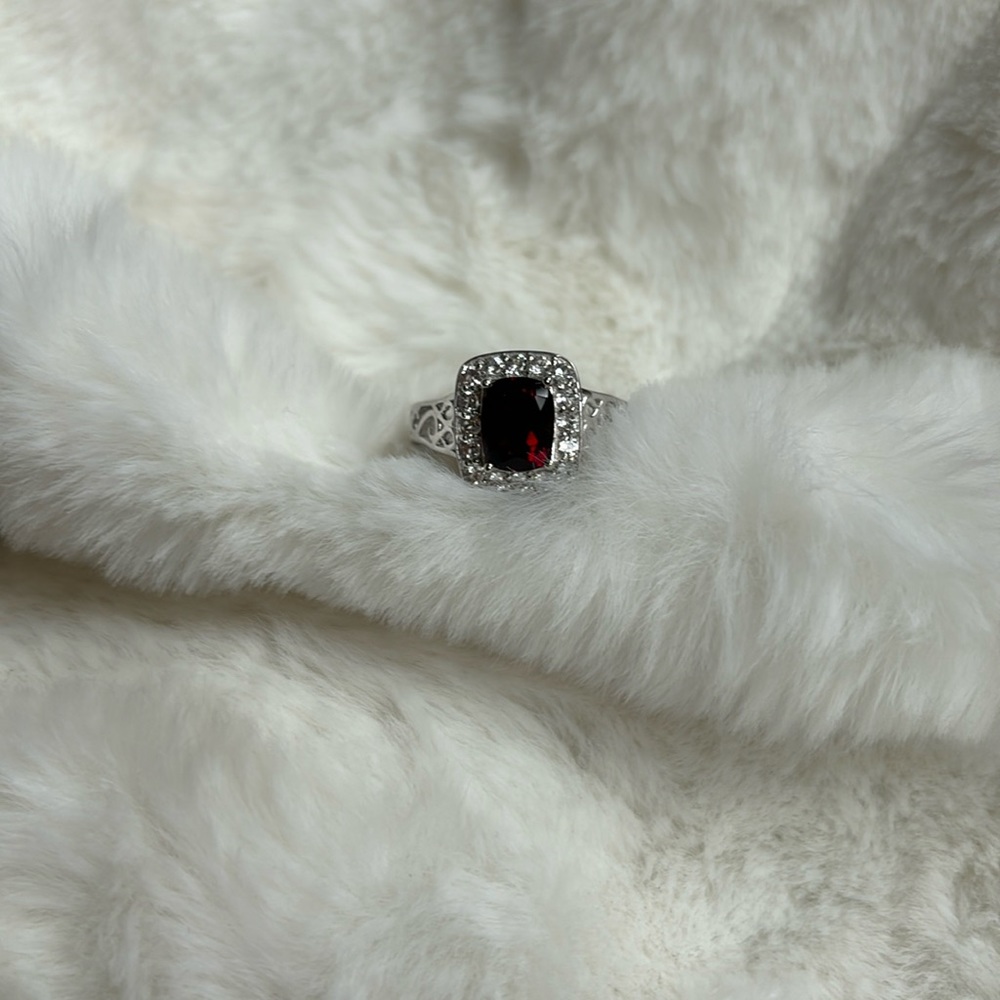 JTV sz 9 Ring Red & White Crystals NEW NIB